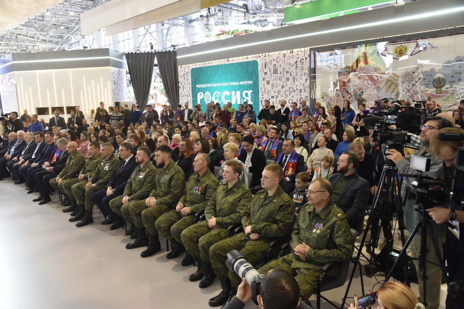 Леонид Пасечник в День региона представил Луганскую Народную Республику на  Международной выставке-форуме «Россия» в Москве | 11.12.2023 | Луганск -  БезФормата